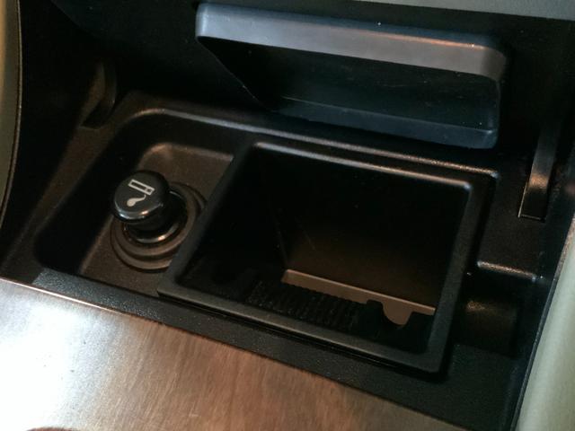 ブルーバードシルフィ ２０Ｇ　純正ＨＤＤナビ／サイドバックカメラ／パワーシート／ＨＩＤライト／フォグライト／ＥＴＣ／スマートキー／純正１６ＡＷ／木革コンビステア／ＴＶ／ＣＤ／ＢＴ／Ｍサーバー／ステアスイッチ／プラズマクラスター（59枚目）