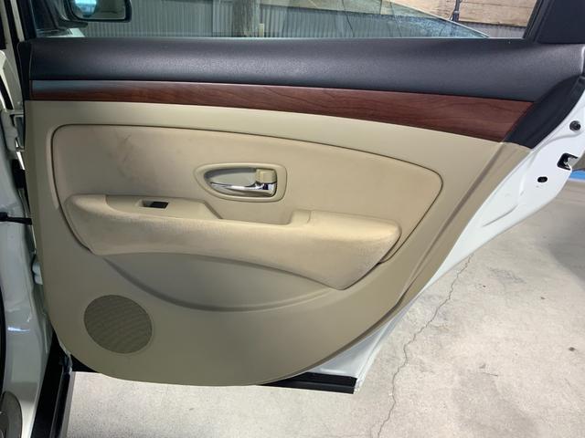 ブルーバードシルフィ ２０Ｇ　純正ＨＤＤナビ／サイドバックカメラ／パワーシート／ＨＩＤライト／フォグライト／ＥＴＣ／スマートキー／純正１６ＡＷ／木革コンビステア／ＴＶ／ＣＤ／ＢＴ／Ｍサーバー／ステアスイッチ／プラズマクラスター（72枚目）