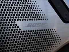 メーカーオプションの【ＢＯＳＥサウンドシステム】も搭載！！高音質・立体音響でお楽しみいただけるＢＯＳＥ製１２スピーカー搭載です！！ 4