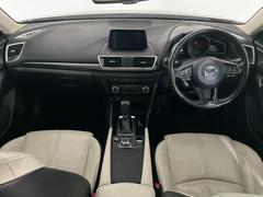 車を運転する際には運転席の存在は欠かせません。なのでしっかりとチェックしたいポイントですね。 2