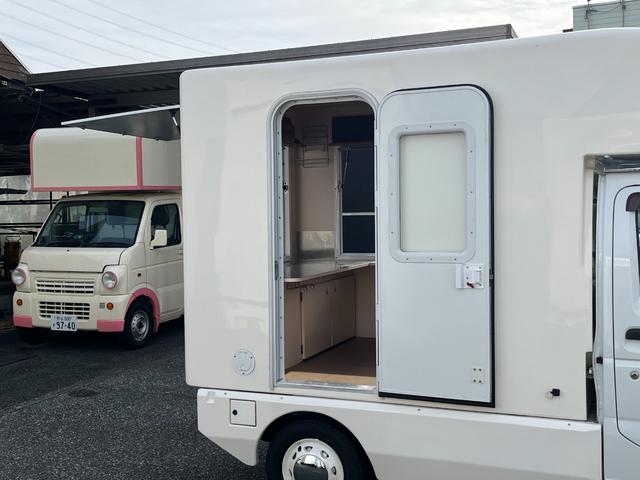 ＮＴ１００クリッパートラック 　キッチンカー　移動販売車　　走行２２．３００ｋｍ　ＡＴ　ＰＳ　ＡＣ　ドライブレコーダー　バックカメラ　ＥＴＣ　シンク２タンク　換気扇　ＬＥＤ照明（11枚目）