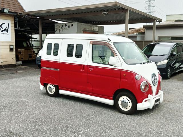 ハイゼットカーゴ 　アーリーバス仕様　ロコバス　レトロバス　フルエアロ　ウィンドパネル　タイヤハウスカバー　エンブレム　ホイルキャップ　内装カスタムペイント　シートカバー　ステアリングカバー（18枚目）