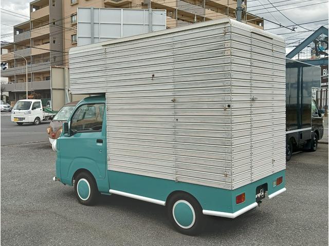 ハイゼットトラック 　両サイドが引き出せるワイドボディ　広々した作業スペース　発電機ＢＯＸ　冷凍冷蔵コールドテーブル　発電機　換気扇　ＬＥＤ照明　コンセント　シンクセット　給排水タンク　ドライブレコーダー　バックカメラ（5枚目）