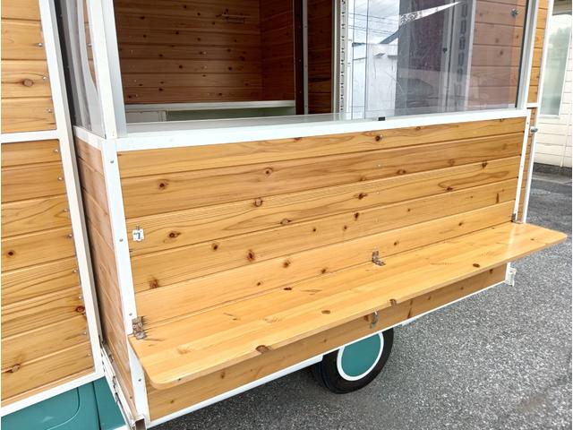 ハイゼットトラック 　両サイドが引き出せるワイドボディ　広々した作業スペース　発電機ＢＯＸ　冷凍冷蔵コールドテーブル　発電機　換気扇　ＬＥＤ照明　コンセント　シンクセット　給排水タンク　ドライブレコーダー　バックカメラ（16枚目）