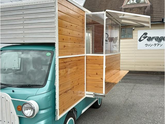 ハイゼットトラック 　両サイドが引き出せるワイドボディ　広々した作業スペース　発電機ＢＯＸ　冷凍冷蔵コールドテーブル　発電機　換気扇　ＬＥＤ照明　コンセント　シンクセット　給排水タンク　ドライブレコーダー　バックカメラ（18枚目）