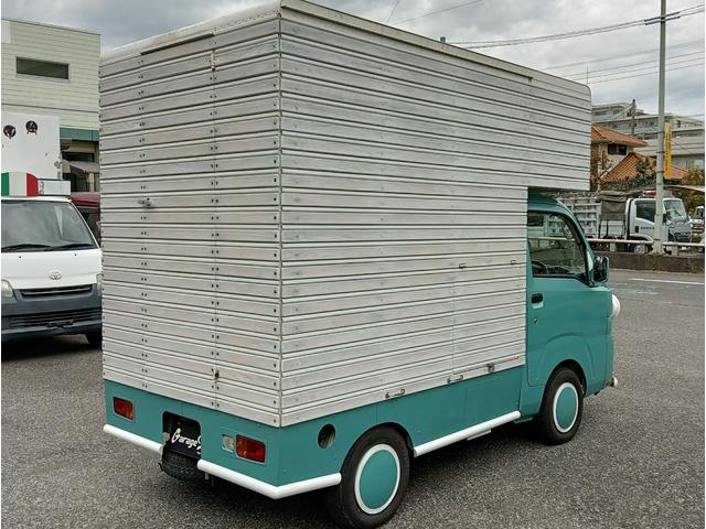 ハイゼットトラック 　両サイドが引き出せるワイドボディ　広々した作業スペース　発電機ＢＯＸ　冷凍冷蔵コールドテーブル　発電機　換気扇　ＬＥＤ照明　コンセント　シンクセット　給排水タンク　ドライブレコーダー　バックカメラ（32枚目）