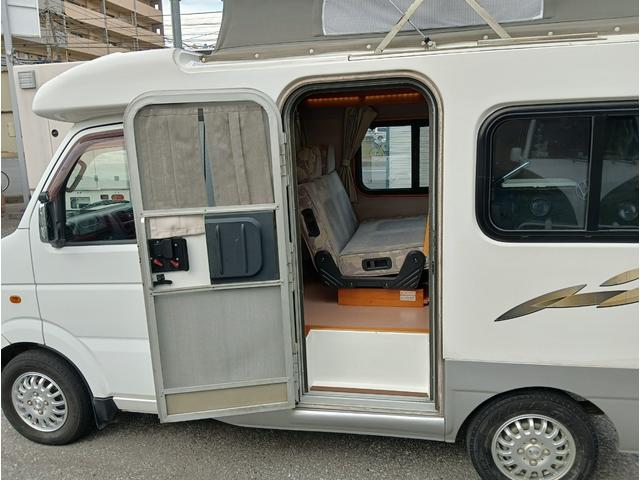 キャリイトラック 　ＡＺ－ＭＡＸ製　Ｋ－ａｉ　軽８ナンバーキャンピング車登録　４ＷＤ　ポップアップルーフ　ベット　シンク　給排水タンク　ルームランプ　テーブル　サブバッテリー　走行充電　外部電源　ポータブルナビ　ＥＴＣ（11枚目）