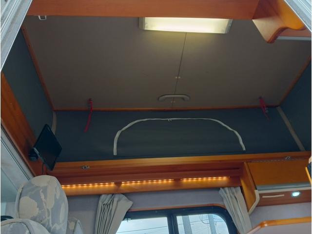 キャリイトラック 　ＡＺ－ＭＡＸ製　Ｋ－ａｉ　軽８ナンバーキャンピング車登録　４ＷＤ　ポップアップルーフ　ベット　シンク　給排水タンク　ルームランプ　テーブル　サブバッテリー　走行充電　外部電源　ポータブルナビ　ＥＴＣ（12枚目）
