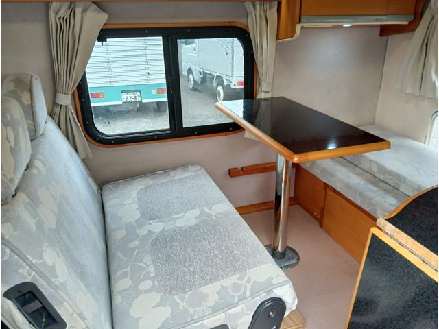 キャリイトラック 　ＡＺ－ＭＡＸ製　Ｋ－ａｉ　軽８ナンバーキャンピング車登録　４ＷＤ　ポップアップルーフ　ベット　シンク　給排水タンク　ルームランプ　テーブル　サブバッテリー　走行充電　外部電源　ポータブルナビ　ＥＴＣ（15枚目）