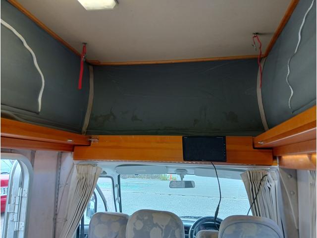 キャリイトラック 　ＡＺ－ＭＡＸ製　Ｋ－ａｉ　軽８ナンバーキャンピング車登録　４ＷＤ　ポップアップルーフ　ベット　シンク　給排水タンク　ルームランプ　テーブル　サブバッテリー　走行充電　外部電源　ポータブルナビ　ＥＴＣ（19枚目）