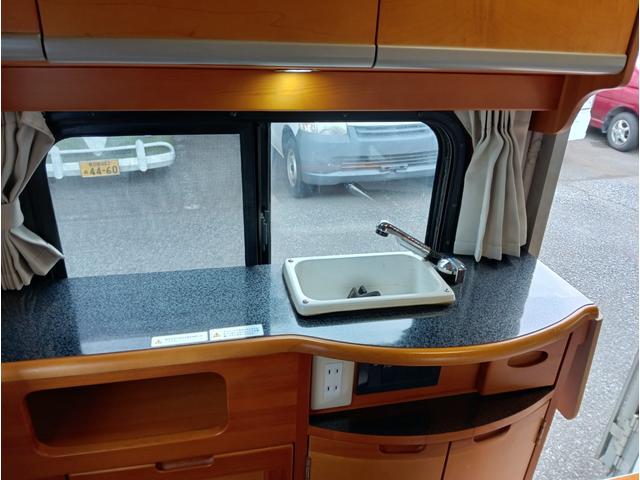 キャリイトラック 　ＡＺ－ＭＡＸ製　Ｋ－ａｉ　軽８ナンバーキャンピング車登録　４ＷＤ　ポップアップルーフ　ベット　シンク　給排水タンク　ルームランプ　テーブル　サブバッテリー　走行充電　外部電源　ポータブルナビ　ＥＴＣ（20枚目）