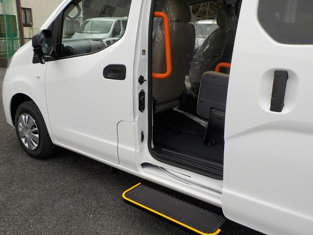 ＮＶ２００バネットバン 　車椅子２脚仕様　リアクーラー　電動ウインチ　電動固定装置付　キーレス（19枚目）