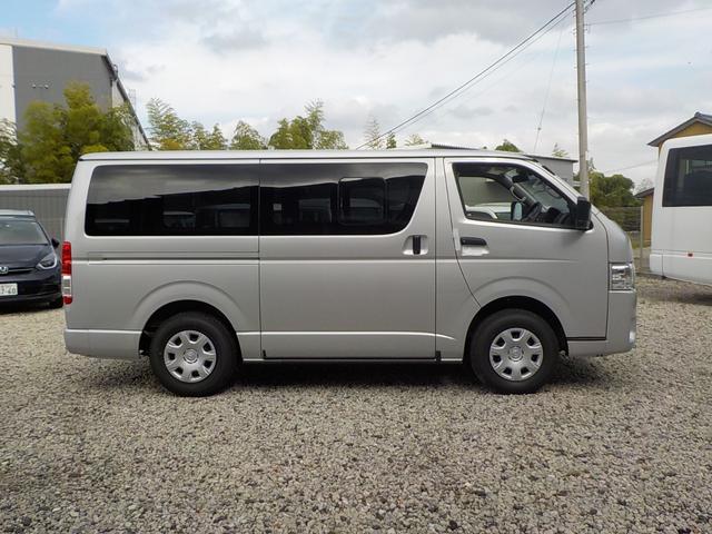 ブローニィバン 　登録済未使用車　リアクーラー　リアヒーター　寒冷地仕様　衝突軽減ブレーキ　Ｗエアバッグ　キーレス（17枚目）