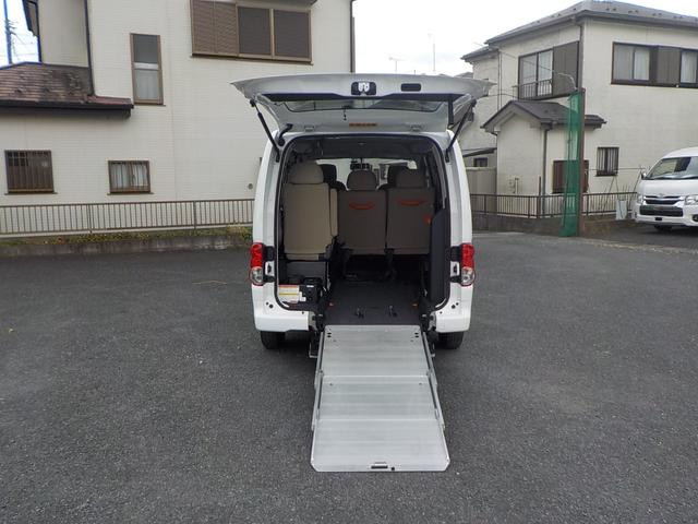 ＮＶ２００バネットバン 　車椅子１脚仕様　リアクーラー　キーフリー　ナビ　バックカメラ（10枚目）