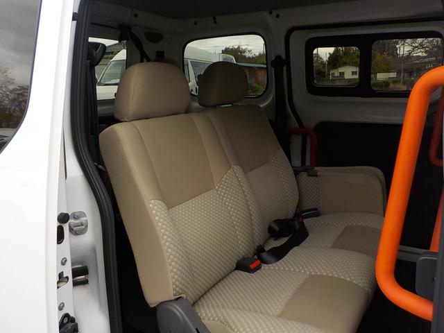ＮＶ２００バネットバン 　車椅子１脚仕様　リアクーラー　キーフリー　ナビ　バックカメラ（14枚目）