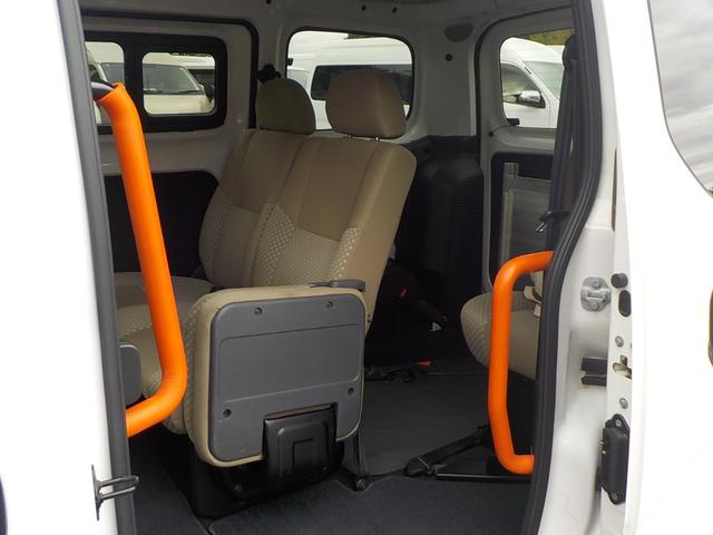 ＮＶ２００バネットバン 　車椅子１脚仕様　リアクーラー　キーフリー　ナビ　バックカメラ（16枚目）