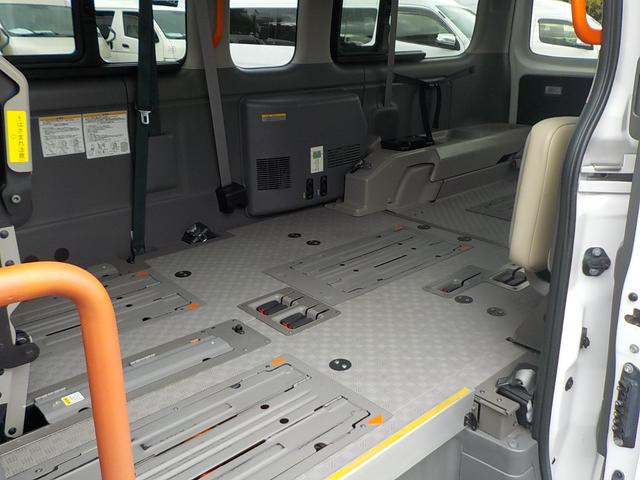 ＮＶ３５０キャラバンバン 　チェアキャブＤタイプ　車椅子４脚仕様　ドラレコ　バックカメラ　キーレス（12枚目）