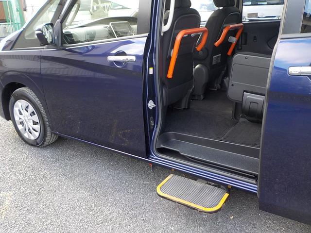 セレナ 　オートステップＳ　スタッフオウエンパック　衝突軽減ブレーキ　アラウンドヴュー　キーフリー　手摺り（9枚目）