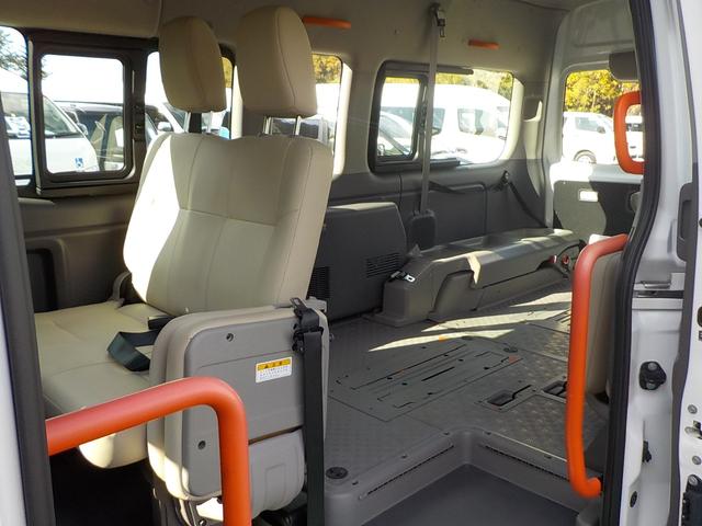 ＮＶ３５０キャラバンバン 　チェアキャブＭタイプ　車椅子２脚仕様　アラウンドヴュー　衝突軽減ブレーキ　キーレス（17枚目）