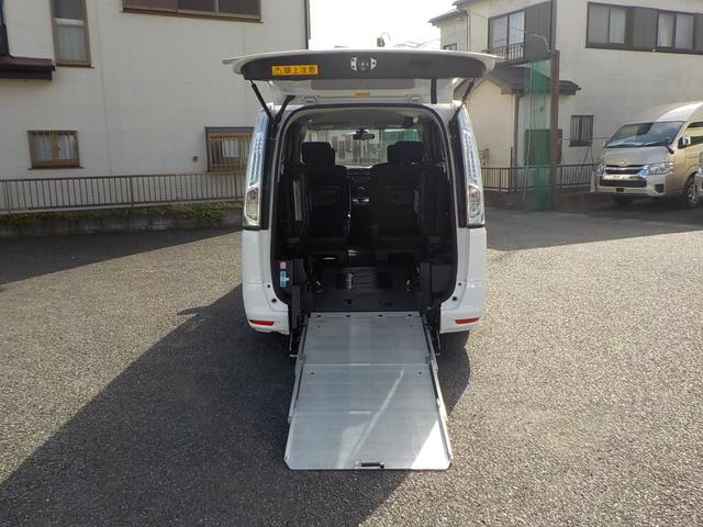 セレナ ２０Ｓ　リアスロープ　ナビＴＶ　左側電動スライド　衝突軽減ブレーキ　キーフリー（10枚目）