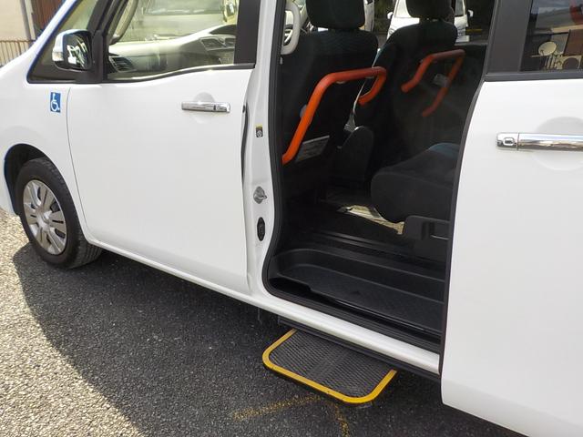 セレナ ２０Ｓ　リアスロープ　ナビＴＶ　左側電動スライド　衝突軽減ブレーキ　キーフリー（16枚目）