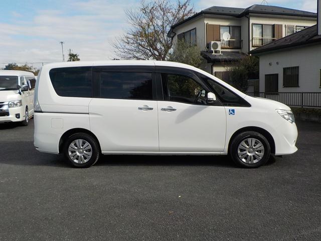 セレナ ２０Ｓ　リアスロープ　ナビＴＶ　左側電動スライド　衝突軽減ブレーキ　キーフリー（17枚目）