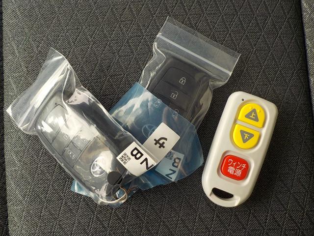 ヴォクシー S-G 車椅子2脚仕様 ウインチ 両側電動スライドドア リアヒーター キーフリー(8枚目)