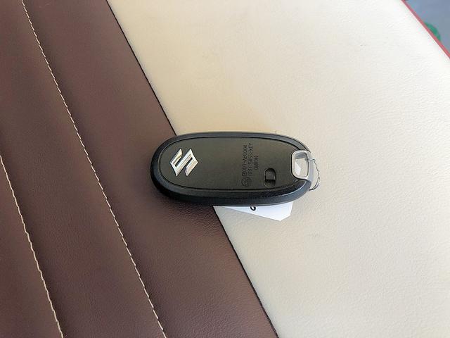 XS 修復歴なし 走行1.1万キロ 禁煙車 スマートキー レザーシート 純正ディスプレイオーディオ プッシュスタート HID 誤発信防止装置 ステアスイッチ ミラーウインカー 純正14インチAW CD(3枚目)