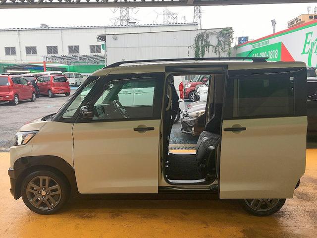 デリカミニ Ｇ　プレミアム　修復歴無し　禁煙車　純正ＣＤ　ＡＵＸ接続　アラウンドビューモニター　スマートキー　両側自動ドア　衝突軽減ブレーキ　Ｍｉパイロット　電動パーキングブレーキ　ＬＥＤヘッドライト（9枚目）