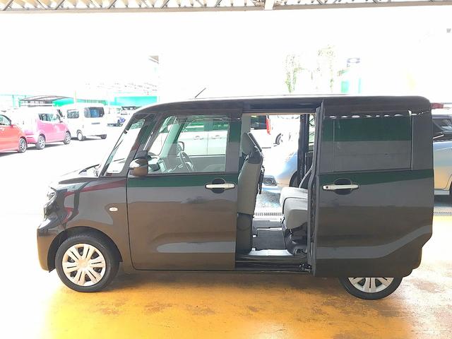 オートスライドドア付きで便利！傾斜に駐車した場合でも、スライドドアの開閉に苦労しません！後から装着困難な装備です！