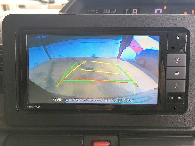 バックカメラがついて後方確認が簡単にできます！苦手としている車庫入れ等も安心して出来ますね！凄く需要の高い装備ですので、最初から付いていれば言う事なしですよね！？