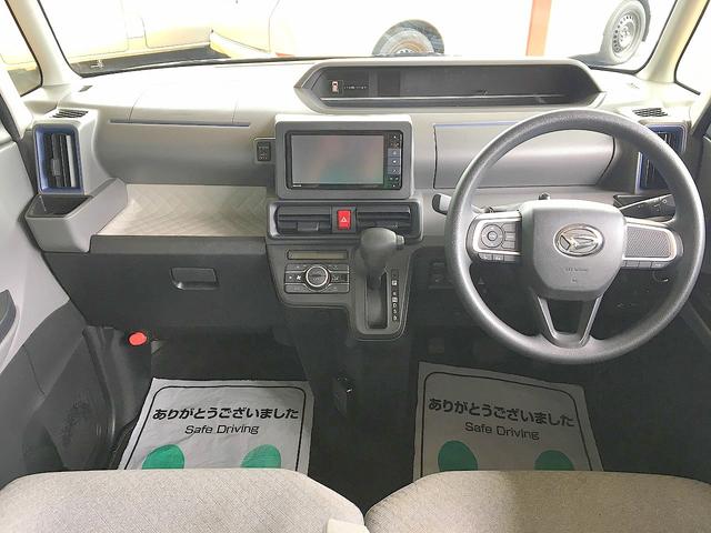 インパネシフトで足元スペースも広々としていて、ゆったり乗れます！目的地まで快適にドライブ出来ます！長距離移動も楽々！