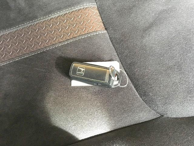 N-BOXカスタム G・Lホンダセンシング 修復歴無し 純正メモリナビ フルセグTV DVD/Bluetooth再生 バックカメラ スマートキー 両自動ドア 衝突軽減ブレーキ ビルトインETC LED フォグ 純正フルエアロ&14AW(4枚目)