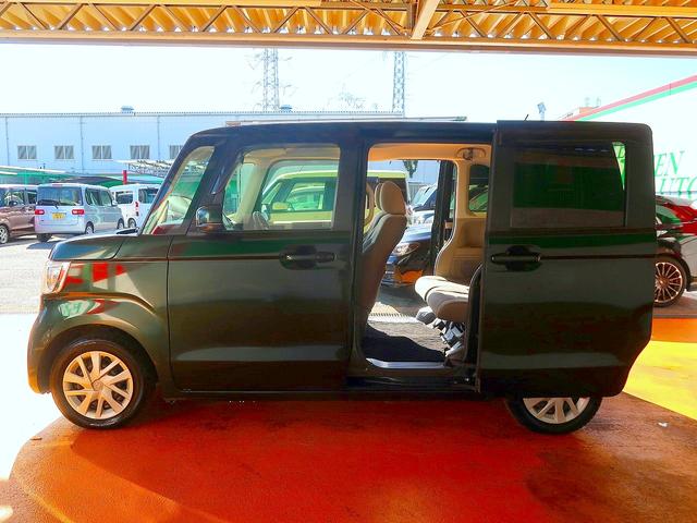 オートスライドドア付きで便利！傾斜に駐車した場合でも、スライドドアの開閉に苦労しません！後から装着困難な装備です！