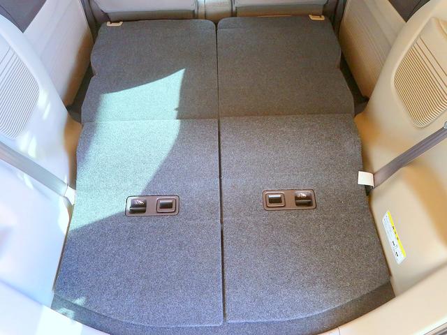 広々としたラゲッジスペース！更にシートアレンジで大きな荷物の収納が出来ます！便利ですよね♪