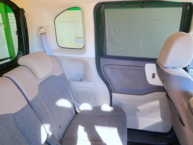 ロール収納型サンシェード付き！心地よい風を通して日差しと気になる視線をしっかりブロック♪これは女性にはかなり嬉しいですよね。