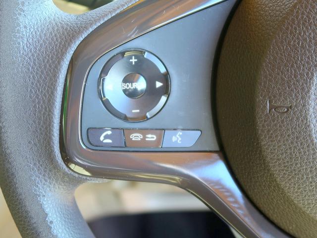 ステアリングスイッチ付きです！手元でハンドルから手を放すことなくオーディオ等コントロールが出来ます！