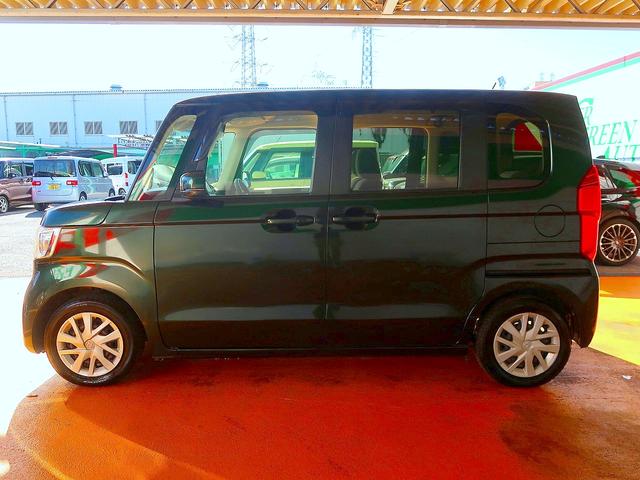 オートスライドドア付きで便利！傾斜に駐車した場合でも、スライドドアの開閉に苦労しません！後から装着困難な装備です！