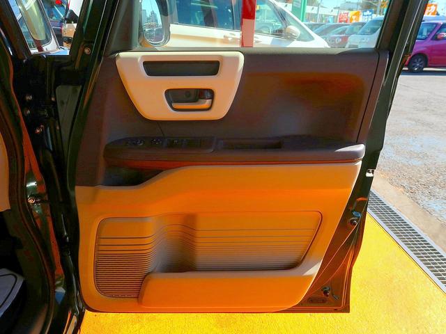 運転席側ドアの内張りです！