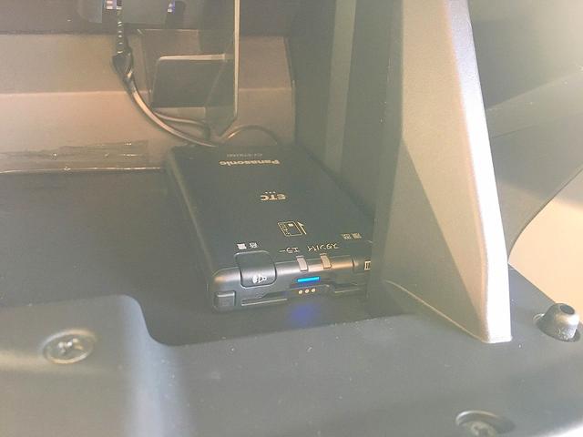 コペン セロ 修復歴無し 禁煙車 純正メモリーナビ フルセグTV Bluetooth再生 バックモニター プッシュスタート スマートキー オープントップ シートヒーター LEDヘッドライト フォグライト(4枚目)