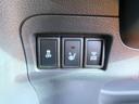 シートヒーター装備車です。シートヒーターとは、座席を熱線で暖める快適装備。エアコンと違いすぐに暖まりますので、寒い季節に重宝します♪