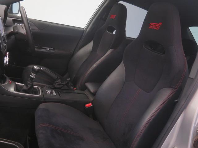 WRXSTi 6速MT黒半革18AWHDDナビBカメラ地デジ(19枚目)