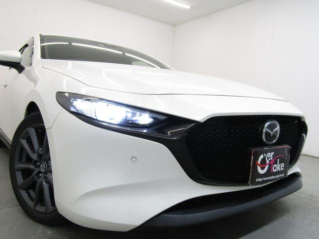 ＭＡＺＤＡ３ファストバック ＸＤバーガンディ　セレクション　赤革シート　レーダークルーズ　ブラインドスポットモニタ　フロント＆リヤトラフィックアラート　レーンキープアシスト　衝突軽減ブレーキ　１８インチＡＷ　ナビ３６０度カメラ地デジ　ドラレコ（4枚目）