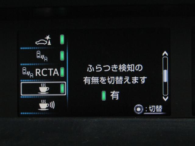 プリウス Ａプレミアム　ツーリングセレクション　後期型　黒革エアシート　セーフティセンス　リヤトラフィックアラート　ブラインドスポットモニター　ヘッドアップディスプレイ　フルエアロ　１７インチＡＷ　９インチナビＢカメラ地デジ　ＡＣ電源　置くだけ充電（23枚目）