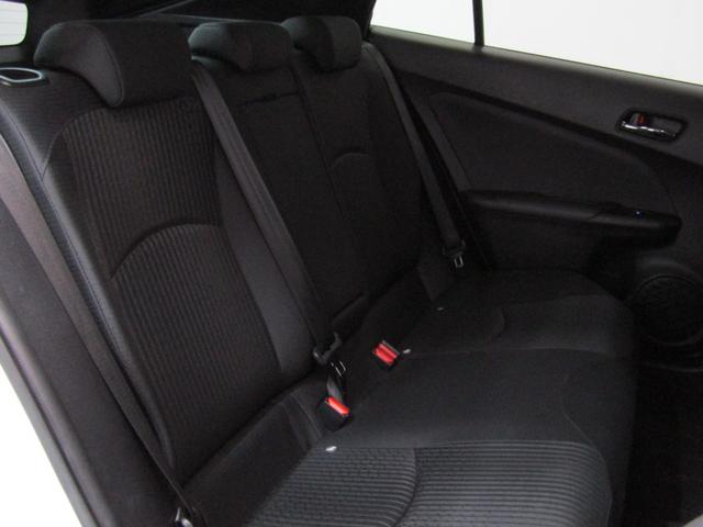 プリウス Ｓ　セーフティセンスＰＫＧ　新品フルエアロ　新品１９インチＡＷ　新品タイヤ　ナビＢカメラ　ブルートゥース　レーダークルーズＣ　プリクラッシュセーフティシステム　レーンキープアシスト　オートハイビーム（15枚目）