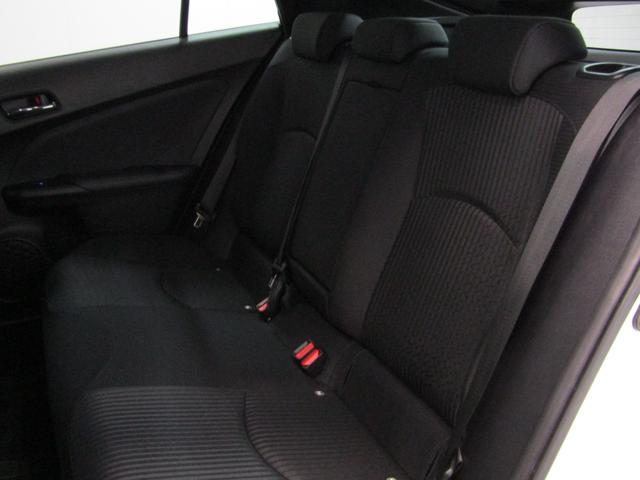 プリウス Ｓ　セーフティセンスＰＫＧ　新品フルエアロ　新品１９インチＡＷ　新品タイヤ　ナビＢカメラ　ブルートゥース　レーダークルーズＣ　プリクラッシュセーフティシステム　レーンキープアシスト　オートハイビーム（16枚目）