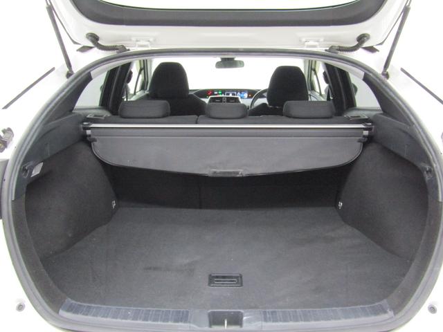 プリウス Ｓ　セーフティセンスＰＫＧ　新品フルエアロ　新品１９インチＡＷ　新品タイヤ　ナビＢカメラ　ブルートゥース　レーダークルーズＣ　プリクラッシュセーフティシステム　レーンキープアシスト　オートハイビーム（33枚目）