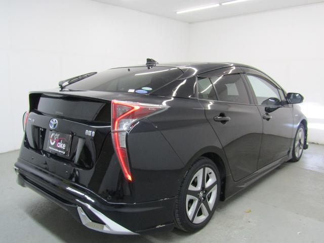 プリウス Ａツーリングセレクション　黒革シート　ブラインドスポットモニター　ヘッドアップディスプレイ　フルエアロ　１７インチＡＷ　９インチナビＢカメラ　ドラレコ　シートヒーター　クリアソナー　パーキングアシスト　セーフティセンスＰＫＧ（3枚目）