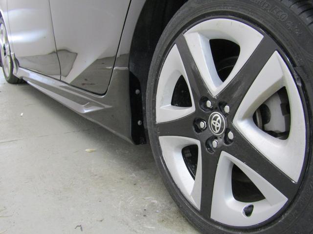 プリウス Ａツーリングセレクション　黒革シート　ブラインドスポットモニター　ヘッドアップディスプレイ　フルエアロ　１７インチＡＷ　９インチナビＢカメラ　ドラレコ　シートヒーター　クリアソナー　パーキングアシスト　セーフティセンスＰＫＧ（8枚目）