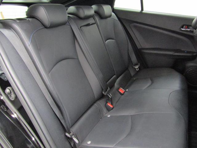 プリウス Ａツーリングセレクション　黒革シート　ブラインドスポットモニター　ヘッドアップディスプレイ　フルエアロ　１７インチＡＷ　９インチナビＢカメラ　ドラレコ　シートヒーター　クリアソナー　パーキングアシスト　セーフティセンスＰＫＧ（18枚目）